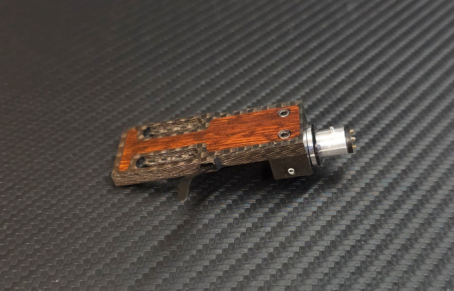 Custom-Made Hybrid Headshell made of Carbon and Snake Wood Azimuth Adjustment3
