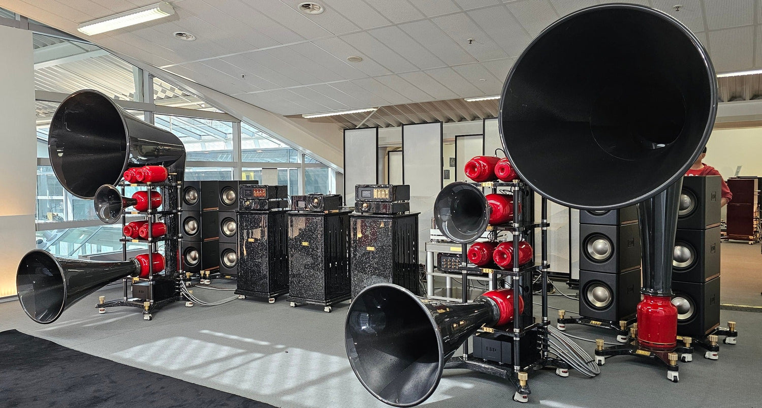 HIGH END ACCESSORIES FOR YOUR LISTENING ROOM