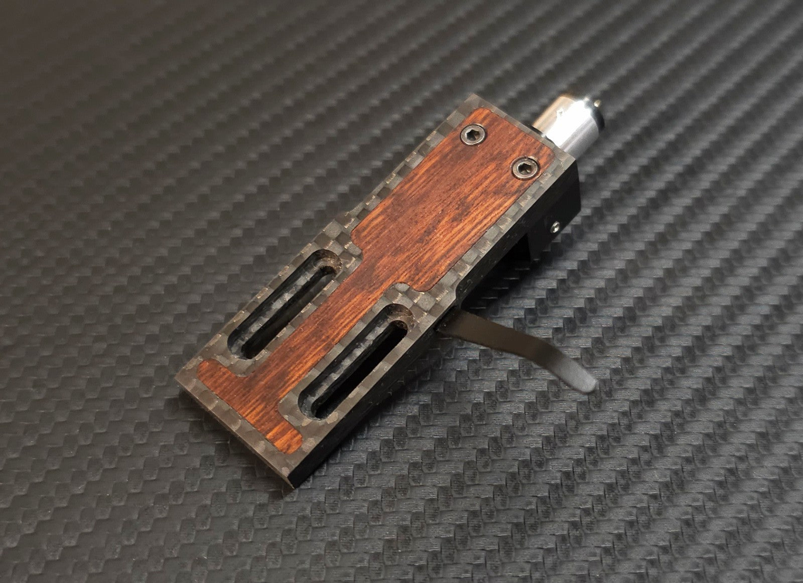 Custom-Made Hybrid Headshell made of Carbon and Snake Wood Azimuth Adjustment1