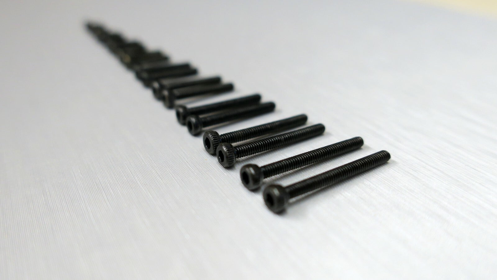 Schwarze Phono Schrauben Set M2 for Hex Key für Thorens TP Headshells0
