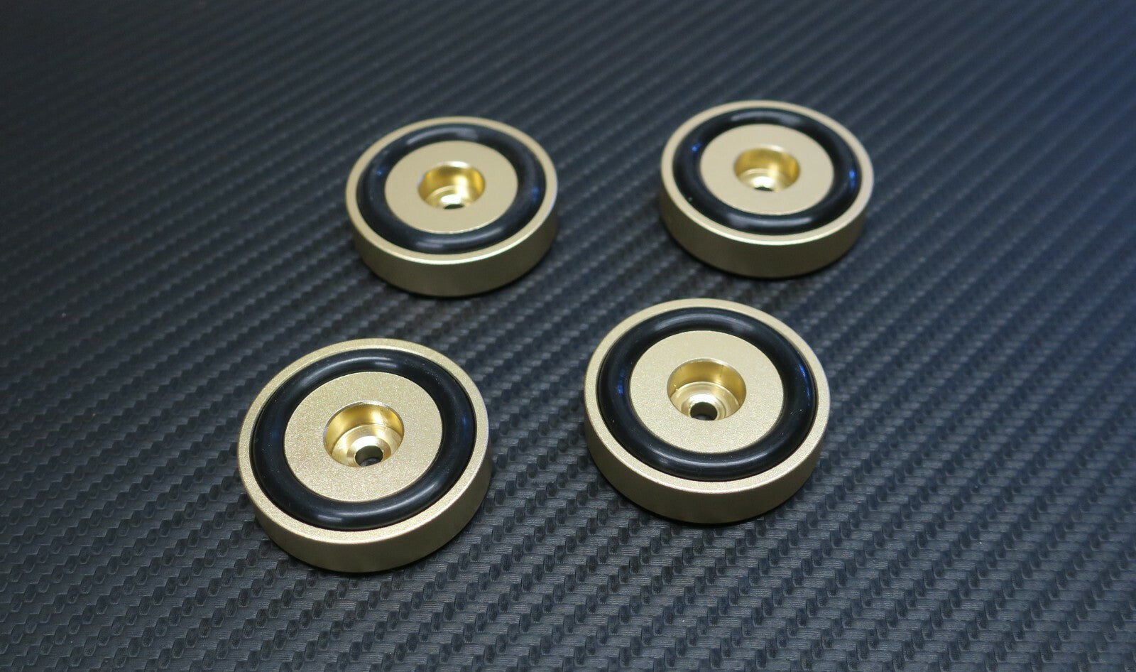 4x Füße / Isolierung für Plattenspieler / Lautsprecher / Boxen / mit Gummi2