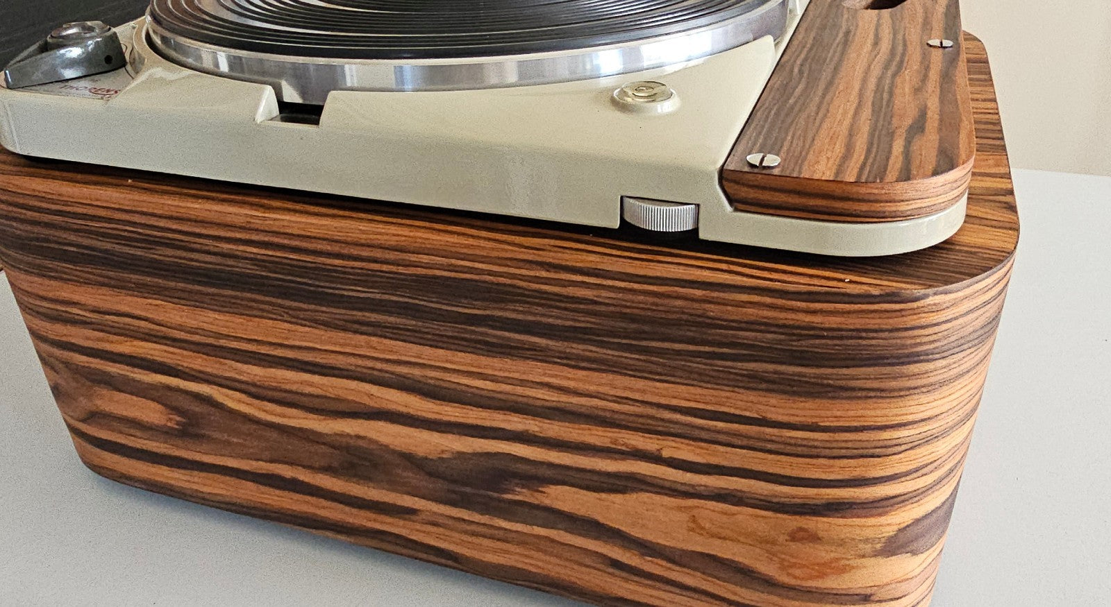 Thorens TD124 Zarge / Plinth made of High Fidelity MDF Santos Palisander Veneer5