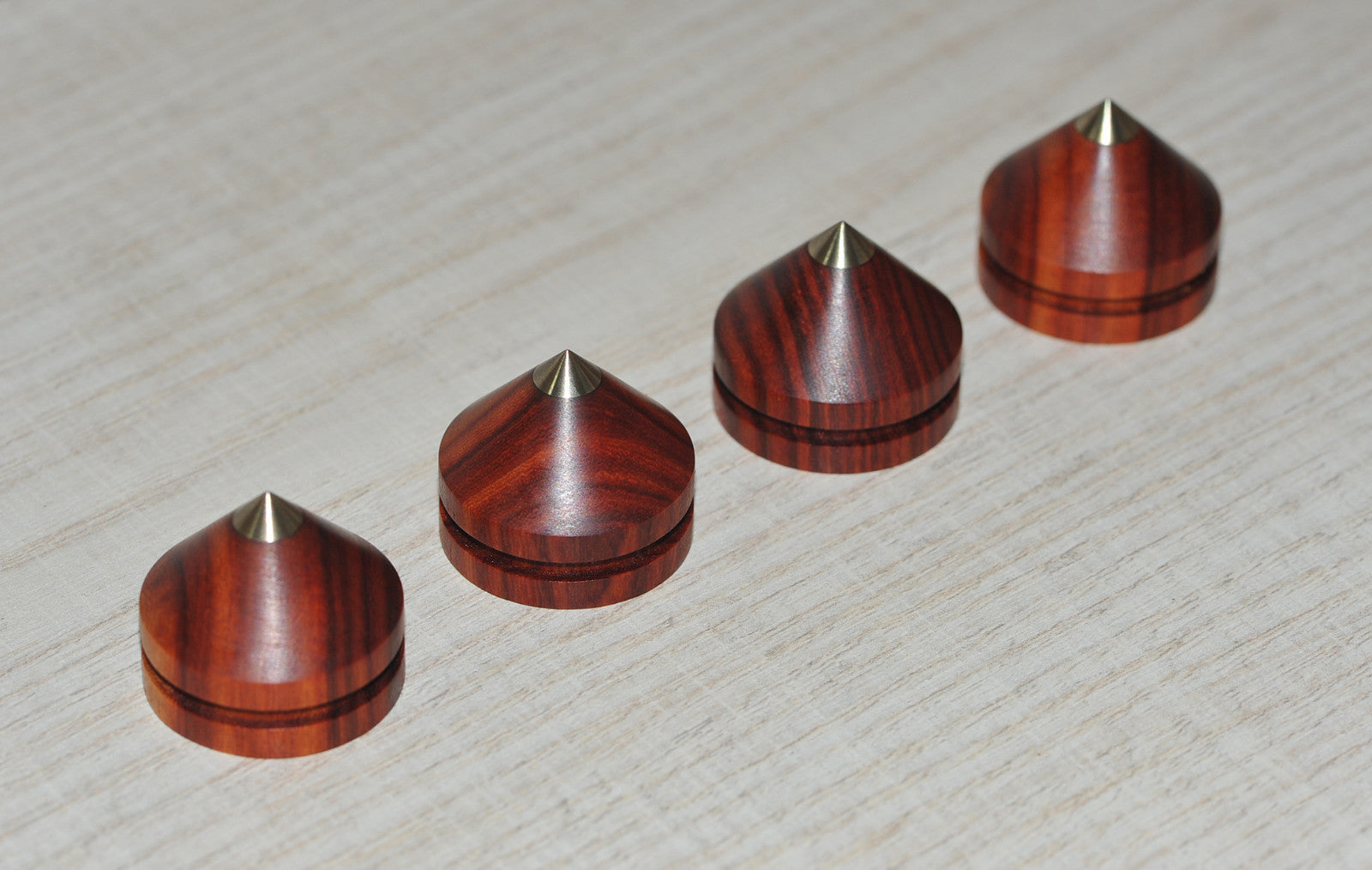 4x High Quality Improved / Absorber / Spikes / Isolierung for Thorens turntable 2